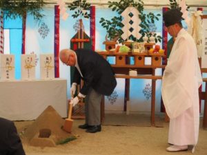 穿ち初めの儀（中島理事長）